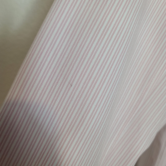 Lululemon Men's New Venture Classic Fit Striped Pink Shirt Size Medium - Picture 9 of 10